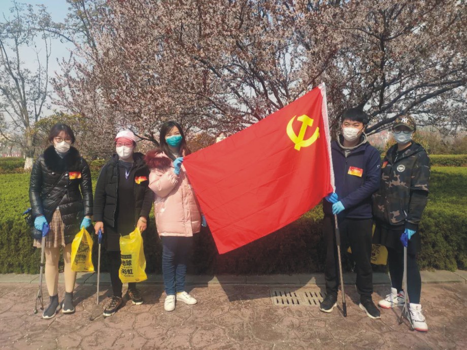 文体公司开展“防疫有我，爱卫同行”爱国卫生月党员志愿奉献活动(图1)