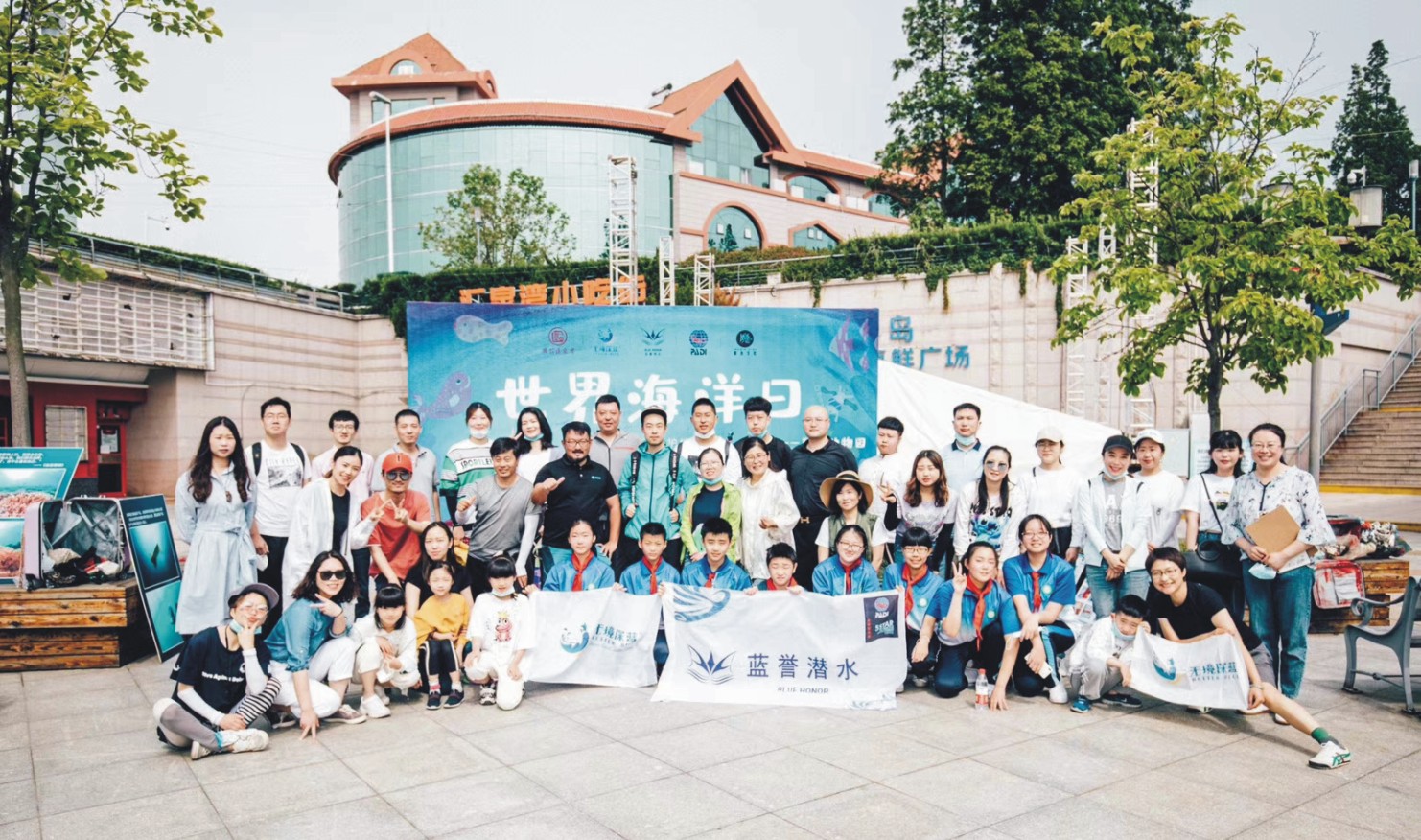 文体公司第三党支部开展“提高协同性 助力经营项目保障”主题党日活动(图1)