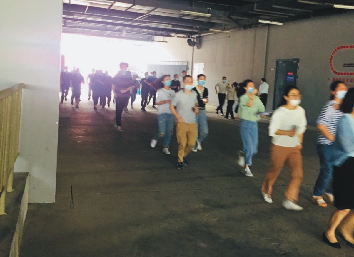 文体公司开展消防疏散实战演练(图2)