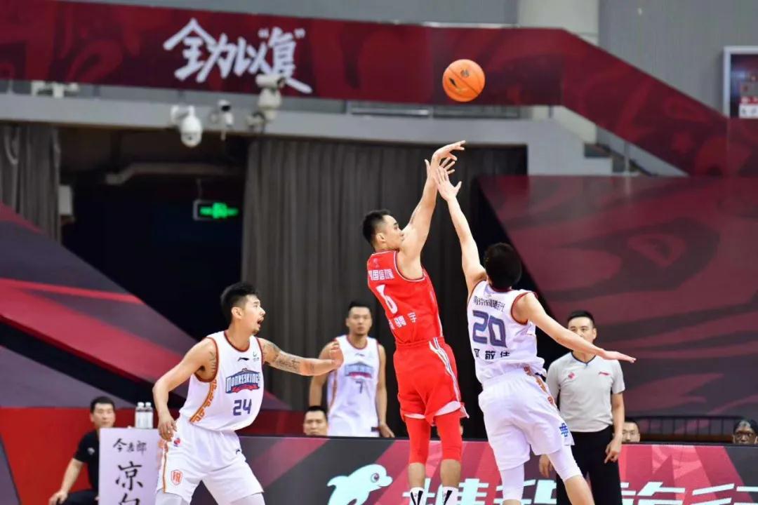 103-95，青岛国信双星男篮迎来复赛后首胜(图1)