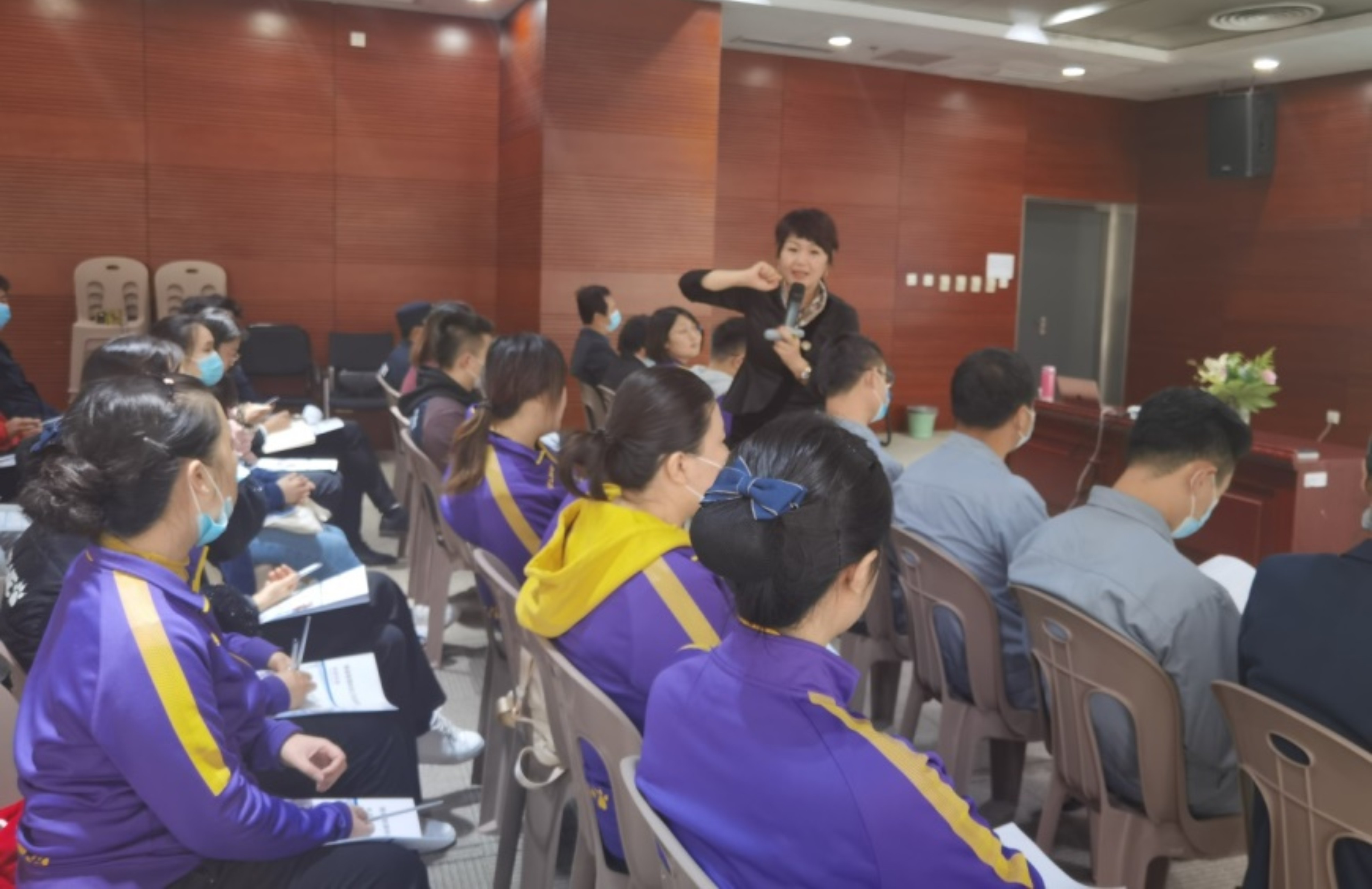 文体公司组织年度客户服务管理培训(图2)